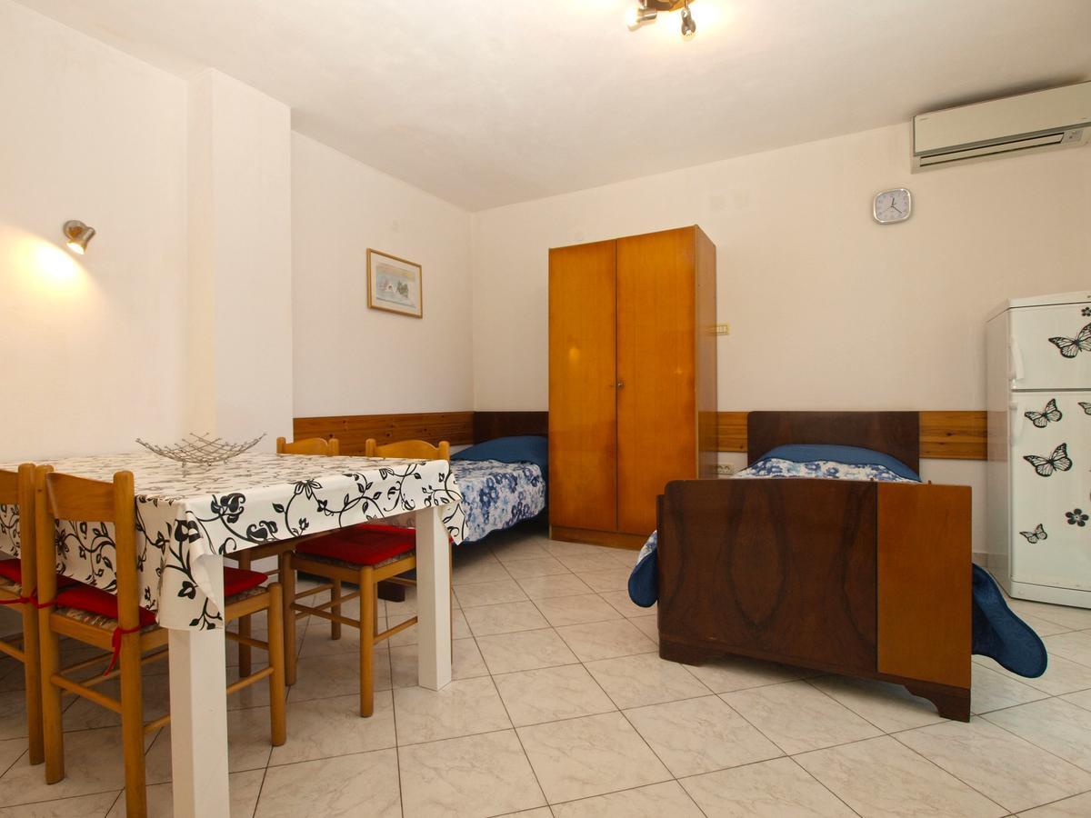 Apartments Mladen 1588 Pula Luaran gambar